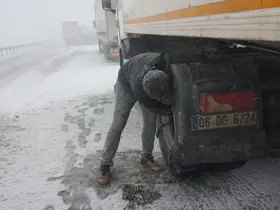Erzincan’da kar ve tipi ulaşımı olumsuz etkiledi
