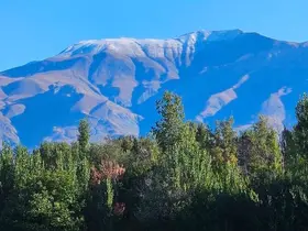 Erzincan’da Keşiş Dağının zirvesine kar yağdı
