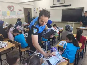 Erzincan’da polis ekiplerinden öğrencilere yeni eğitim yılı sürprizi
