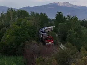 Erzincan’da sonbahar manzarası eşliğinde yol alan Doğu Ekspresi
