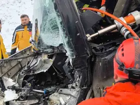 Erzincan’da yolcu otobüsü tıra çarptı: 3 yaralı
