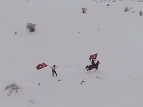 Erzincan’ın beyaz örtüsünde farklı snowboard deneyimi
