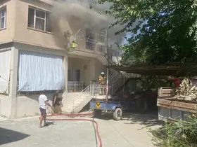 Erzin’de 2 katlı evde çıkan yangın büyümeden söndürüldü
