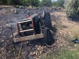 Erzin’de otluk alanda çıkan yangında alevler traktöre sıçradı
