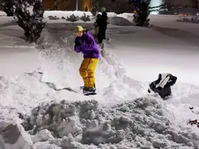 Erzurum kalesi önünde snowboard gösterisi

