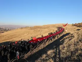 Erzurum tarihine yürüyor

