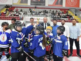 Erzurum’da 15 Temmuz anısına buz hokeyi turnuvası düzenlendi
