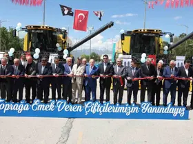 Erzurum’da bir ilk: Tarım makineleri parkına 2 biçerdöver, 4 römork eklendi
