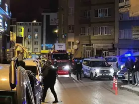 Erzurum’da hareketli gece: Çatıya çıkan firari şahıs ikna edilerek gözaltına alındı
