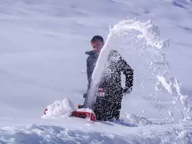 Erzurum’da kar yağışı durdu, çilesi devam ediyor
