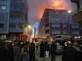 Erzurum’da korkutan çatı yangını
