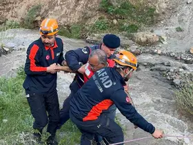 Erzurum’da mantar toplarken mahsur kalan çift kurtarıldı
