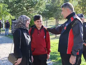 Erzurum’da okul çevrelerine sıkı denetim: Emniyet Müdürü Karaburun sahaya indi
