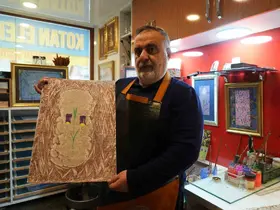 Erzurum’un Oltu taşı ve Karayazı kalesi ebruda buluştu
