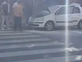 Esenyurt’ta okul önünde park halinde olan araç yandı
