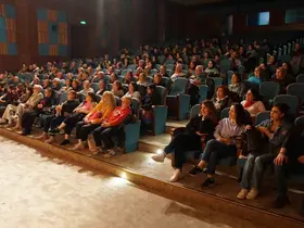 Esenyurt’ta tiyatro dolu bir sezon: Her ay 3 oyun sahnelendi
