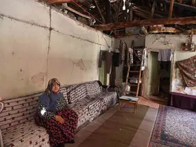Eşini kaybetti, evini de kaybetmek üzereyken Isparta Belediyesi devreye girdi
