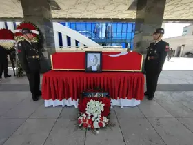 Eski TBMM Başkanı Karakaş son yolculuğuna uğurlandı
