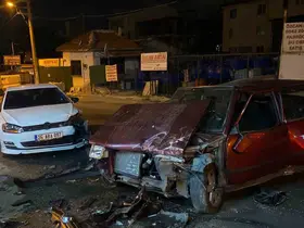 Eskişehir’de 2 otomobil kafa kafaya çarpıştı
