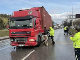 Eskişehir’de 4 aracın karıştığı zincirleme kazada 1 kişi yaralandı
