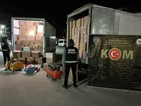 Eskişehir’de 5 milyon 800 bin makaron ve kilolarca kaçak tütün ele geçirildi
