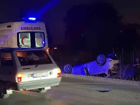 Eskişehir’de ’çarpıp kaçtı’ iddiası: Takla atan otomobildeki 2 kişi yaralı
