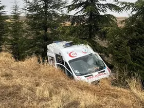 Eskişehir’de hasta nakleden ambulans kaza yaptı: 3 yaralı
