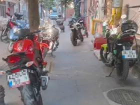 Eskişehir’de kaldırımlar motosiklet otoparkına döndü
