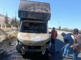 Eskişehir’de kargo aracı alev alev yandı
