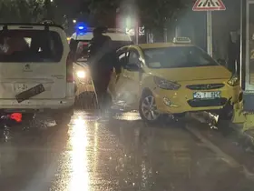 Eskişehir’de taksi ile panelvan çarpıştı: 3 yaralı
