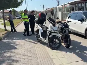 Eskişehir’de yaya geçidinde motosikletler çarpıştı
