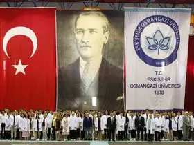 ESOGÜ Tıp Fakültesi’nin yeni öğrencileri beyaz önlüklerini giydi
