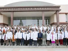 ESOGÜ’lü genç diş hekimi adayları beyaz önlüklerini giydi
