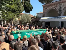 Evindeki yangını izlerken fenalaşan adam toprağa verildi
