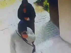 Evlerden hırsızlık yapan iki kadın kıskıvrak yakalandı

