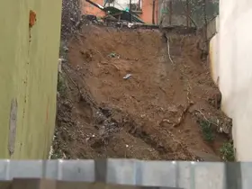 Eyüpsultan’da istinat duvarı çöktü

