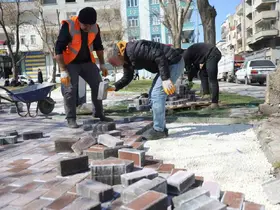 Eyyübiye’de yol ve parklar yenileniyor
