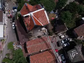 Fatih’te 2 katlı tarihi ahşap binada yangın

