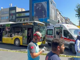 Fatih’te İETT otobüsü ile ambulans çarpıştı: 3 yaralı
