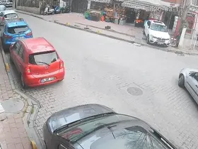Fatih’te kapkaççı, kadının elindeki telefonu çaldı
