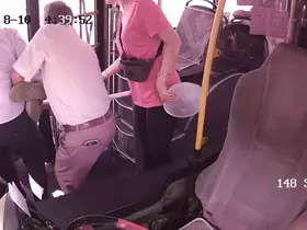 Fenalaşan yolcuyu halk otobüsü şoförü hastaneye yetiştirdi
