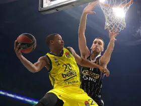 Fenerbahçe Beko, Devon Hall ile yollarını ayırdı
