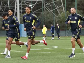 Fenerbahçe, günü iki antrenmanla tamamladı
