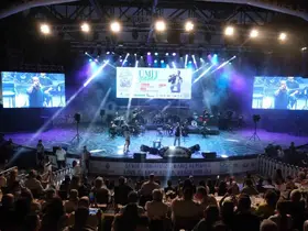 Festival sahnesinde binlerce kişi Ümit Yaşar şarkılarıyla buluştu
