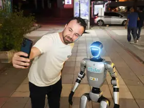 Festivale robotlu davet
