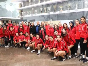Fethi Demircan ve Didem Karagenç, A Milli Kadın Takım kampını ziyaret etti
