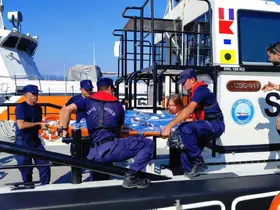 Fethiye’de gezi teknelerinde yaralanan iki vatandaşa tıbbi tahliye
