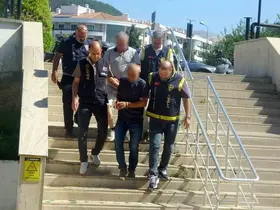 FETÖ’den ihraç edilen eski emniyet müdürü parke taşı hırsızlığı yaptı
