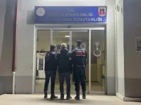 Firari şahıslar jandarmadan kaçamadı
