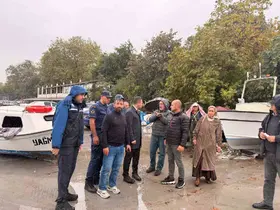 Fırtına sonrası balıkçı barınağında hasar incelemesi
